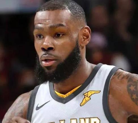 揭秘NBA历史中的假图骗局：科比头超框真相大白