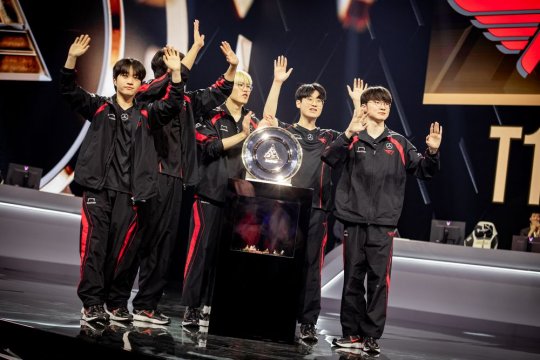 2024电子竞技世界杯英雄联盟决赛：T1战队3:1战胜TES夺冠，Faker获FMVP