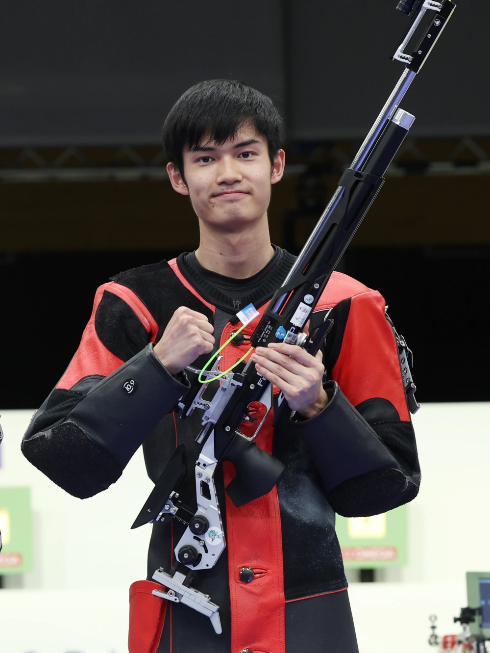 盛李豪打破奥运会纪录，帮助中国射击队时隔20年再夺男子10米气步枪金牌