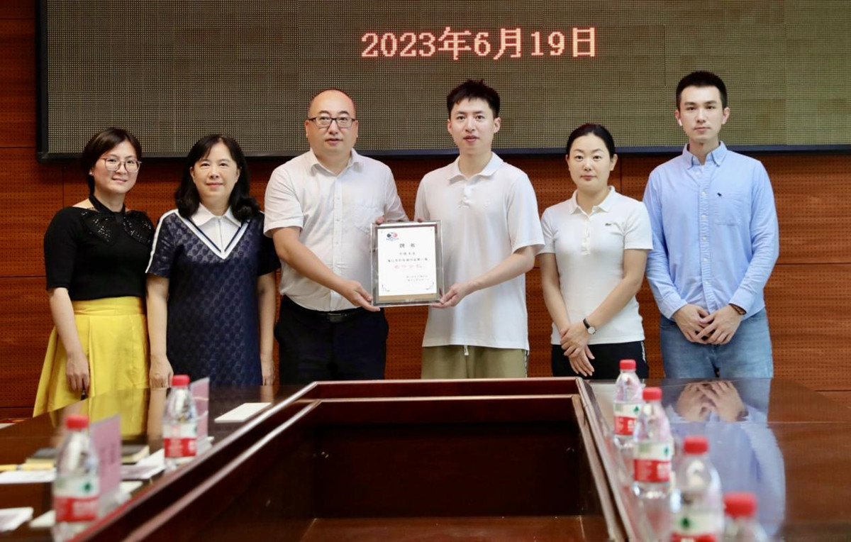 海口市乒乓球运动发展座谈会召开，方博获颁荣誉会长聘书并探讨未来发展