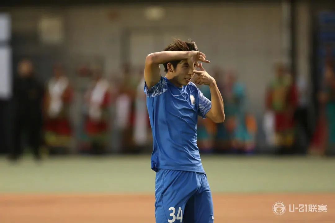 播放刘世界_小刘世界杯_小胸适合穿a杯还是b杯