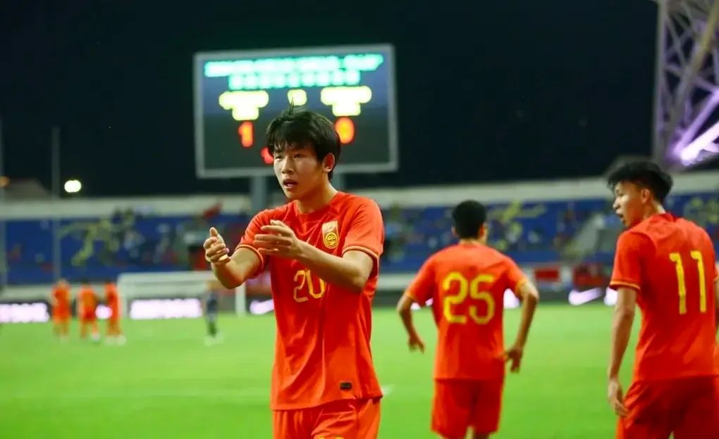 播放刘世界_小胸适合穿a杯还是b杯_小刘世界杯