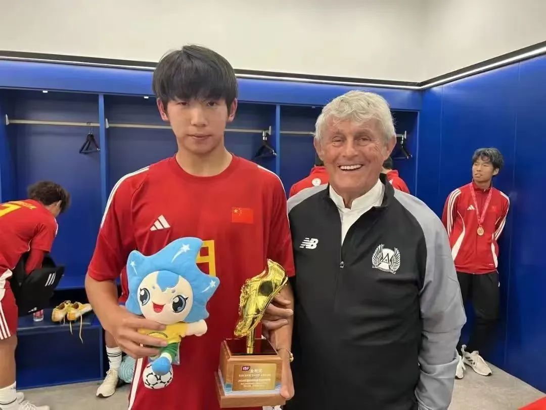 小胸适合穿a杯还是b杯_播放刘世界_小刘世界杯