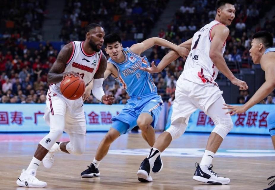 cba球员篮球鞋上脚图_cba球员脚的码数_nba篮球鞋上脚图