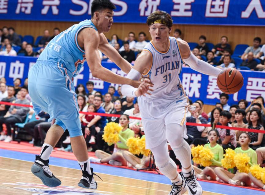 cba球员篮球鞋上脚图_nba篮球鞋上脚图_cba球员脚的码数