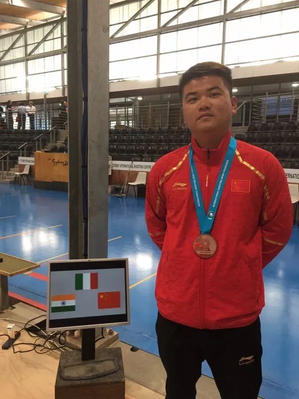 2018年国际射联青年世界杯：中国队在男子双向飞碟项目中荣获团体铜牌