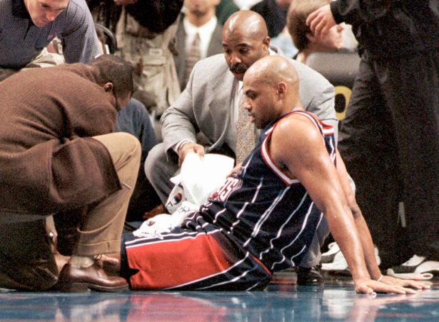 NBA传奇查尔斯·巴克利被曝对女记者使用侮辱性语言，引发广泛争议