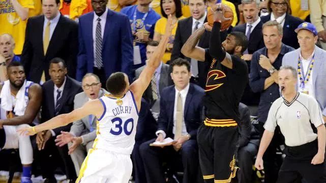 上篮步法_NBA三步上篮动图_soma步上篮