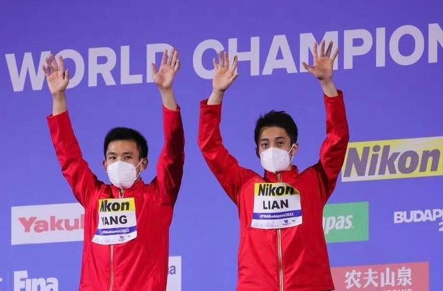 2022柏林跳水世界杯：练俊杰杨昊男子双人十米台夺冠，中国跳水队再添一金