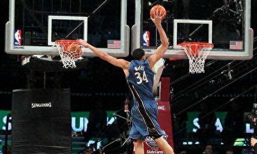 麦基的身体天赋与NBA之路：完美中锋条件是否足够？