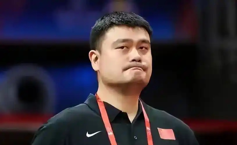 球员有NBA总冠军奖杯给球队_NBA球员有多少_球员有谁
