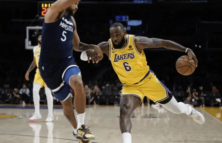 NBA季前赛湖人三巨头首次合体，威少表现低迷引发离队猜测
