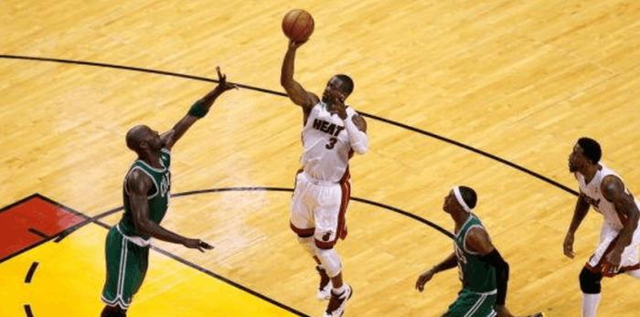 nba五大转型成功的球星：韦德再回巅峰，詹姆斯转型得两冠