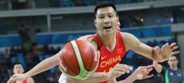 易建联专访：加盟湖人队的挑战与机遇，中国男篮核心谈NBA新征程