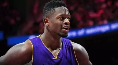 易建联第一场nba比赛_易建联nba首场比赛_易建联NBA首发