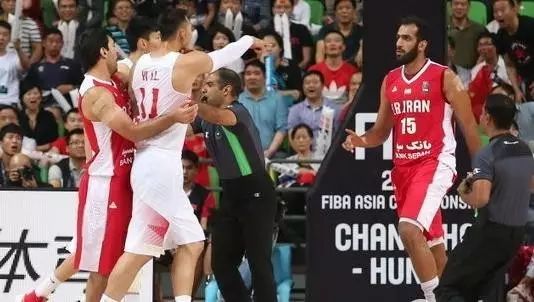 易建联第一场nba比赛_易建联nba首场比赛_易建联NBA首发