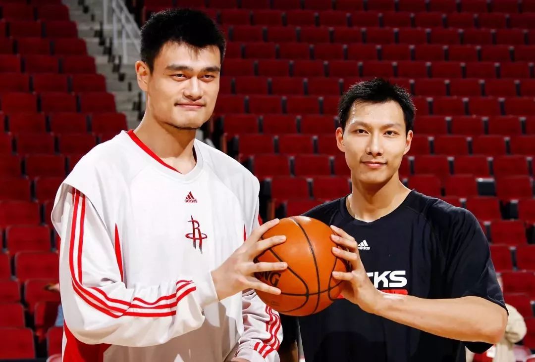 易建联NBA首发_易建联nba首秀视频_易建联第一场nba比赛