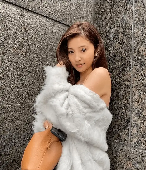 日本国脚堂安律与美妆网红明松美玖恋情曝光，两人相差3岁，共同见证世界杯历史时刻