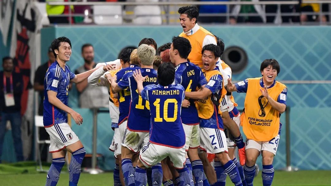 日本队2-1战胜德国队，亚洲球队在世界杯上的崛起与中超联赛的有序发展