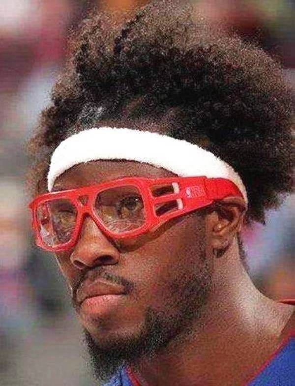 眼睛近视吃什么对眼睛视力好_眼睛干涩视力模糊什么原因_NBA眼睛
