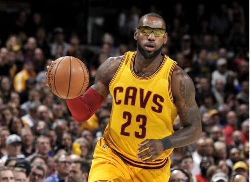眼睛近视吃什么对眼睛视力好_眼睛干涩视力模糊什么原因_NBA眼睛