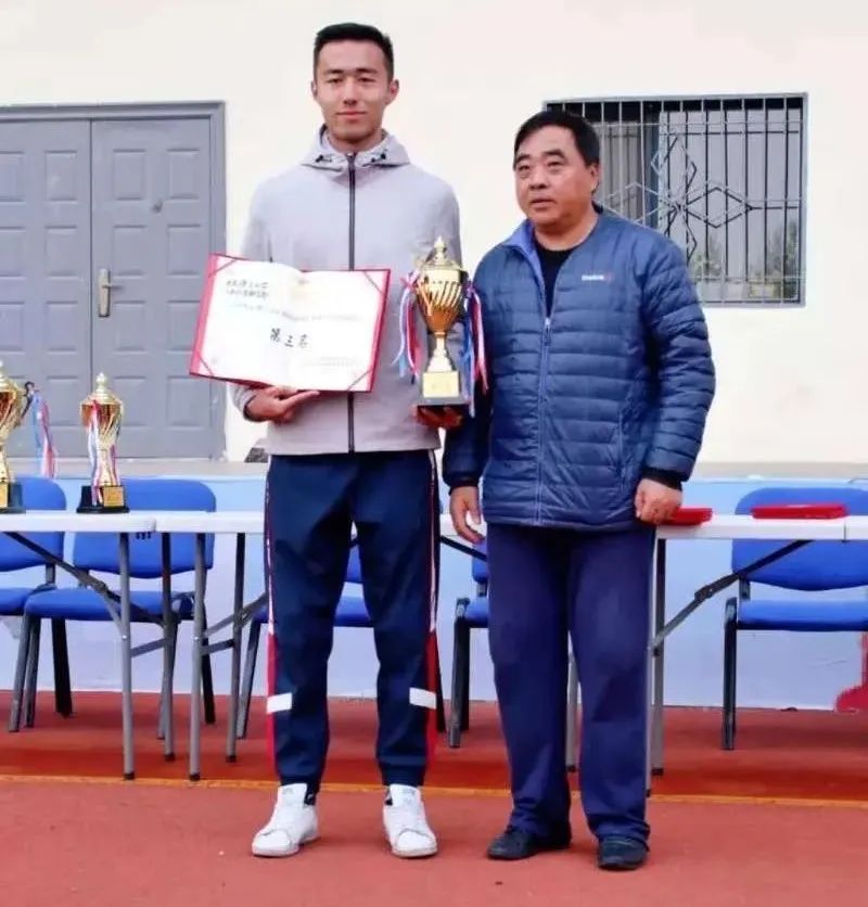 热爱世界什么意思_热爱世界更热爱你小说免费阅读_热爱世界杯