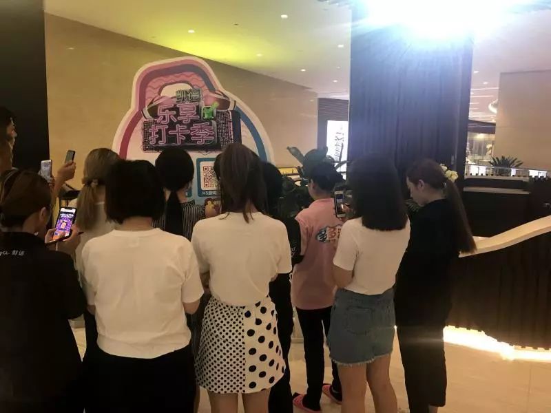 贴纸杯的彩纸剪成什么形状_世界杯 贴纸_纸杯贴纸画怎么做