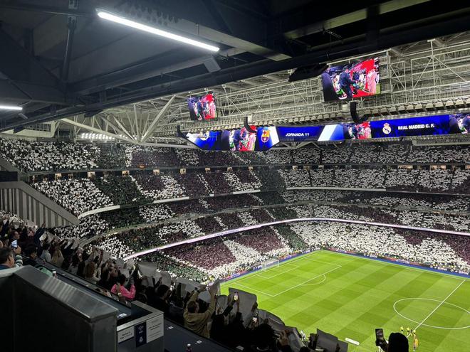 皇马伯纳乌球场展示36冠TIFO，迎战巴萨国家德比，西甲历史夺冠榜领跑