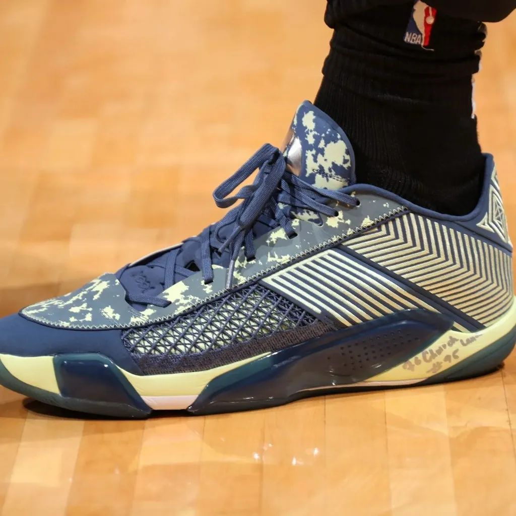 脚上起小水泡很痒是怎么回事_脚上长鸡眼怎么治疗能根除_nba 上脚