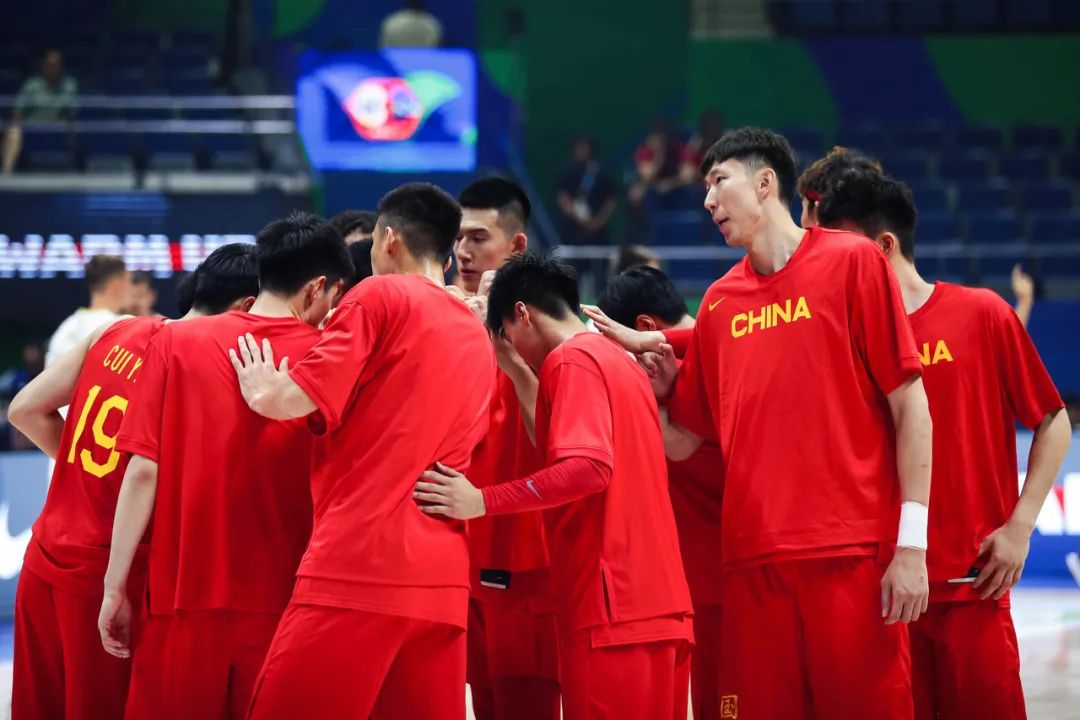 2023年国际篮联篮球世界杯：中国男篮首战不敌塞尔维亚队，63-105惨败