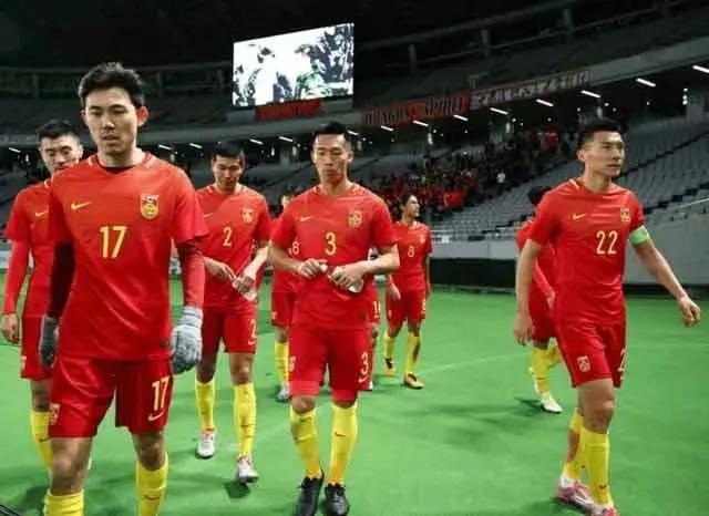 中国男足历史回顾：从辉煌到低谷，贺龙元帅的足球贡献与国足现状分析