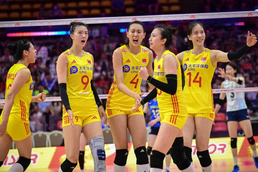 中国女排0比3负日本，杨涵玉表现亮眼成全场最佳副攻
