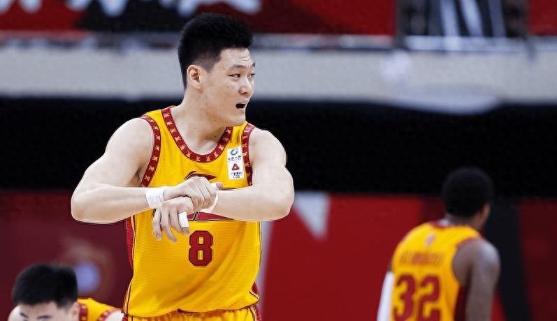 山西男篮张宁CBA赛场爆发引热议：黑马崛起与球员冲突背后的故事