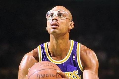 nba历史十大最强巨星 nba十大球星盘点