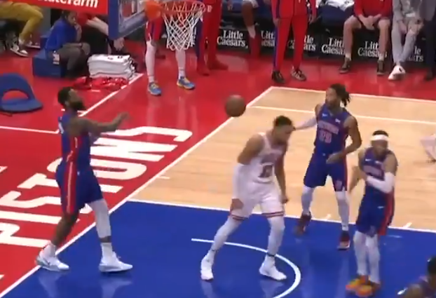 NBA常规赛：德拉蒙德不理智举动遭驱逐，活塞主场迎战公牛比赛回顾