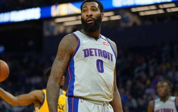 nba用球砸人_nba可以用球砸头么_NBA用球砸