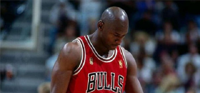 迈克尔·乔丹创下NBA季后赛单场63分纪录，1985-1986赛季公牛对阵凯尔特人系列赛第二场精彩回顾