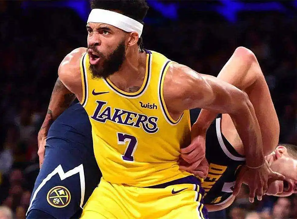 麦基与瓦莱乔：从NBA新星到挥毛巾大师的搞笑转变与球场囧事