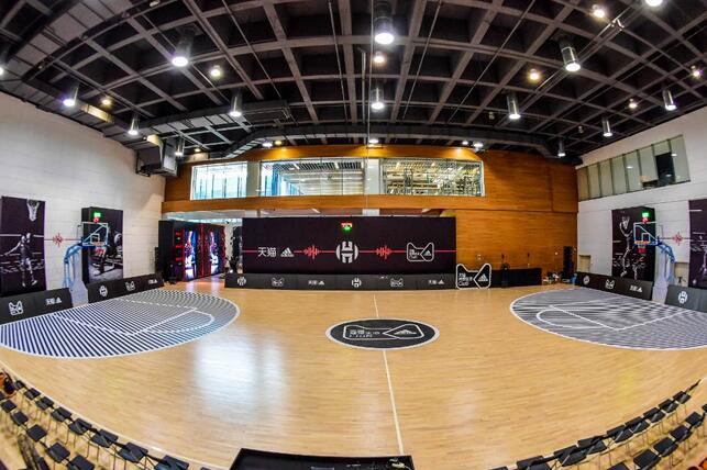 詹姆斯中国行被隔扣_2020詹姆斯中国行_2017nba詹姆斯中国行