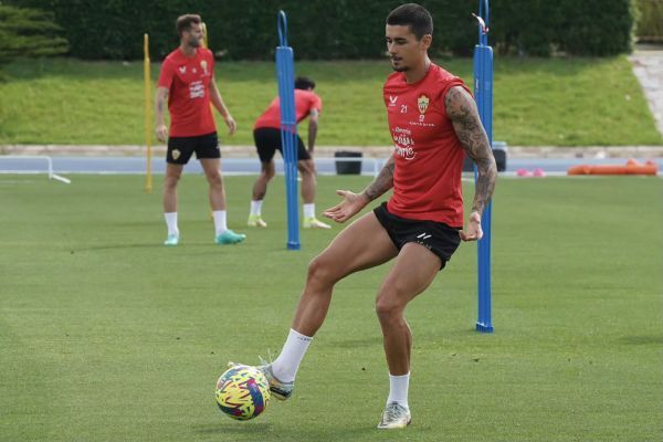 巴萨2-0完胜塞维利亚创九项纪录，梅西梅开二度领跑西甲射手榜实现三项神迹