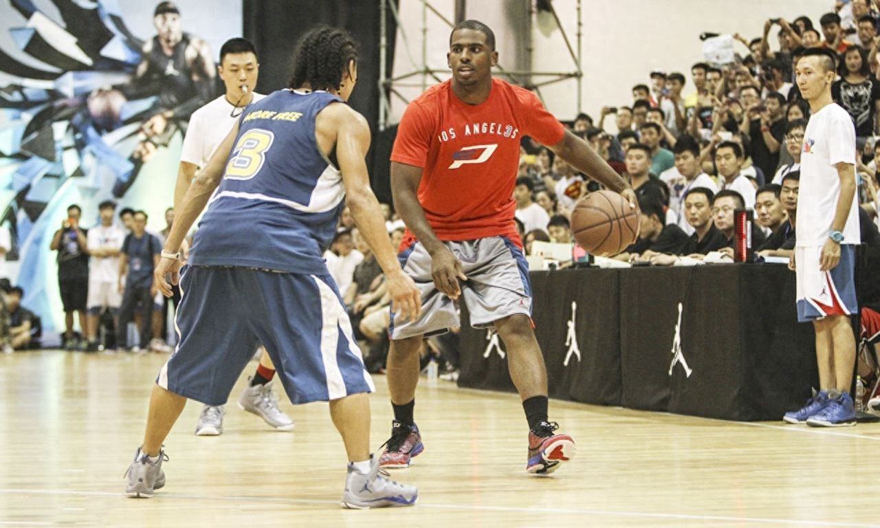 民间高手单挑能打过职业球员吗？看吴悠挑战NBA球星实例