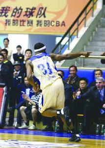 跑轰战术的特点、代表球队及在NBA的流行趋势
